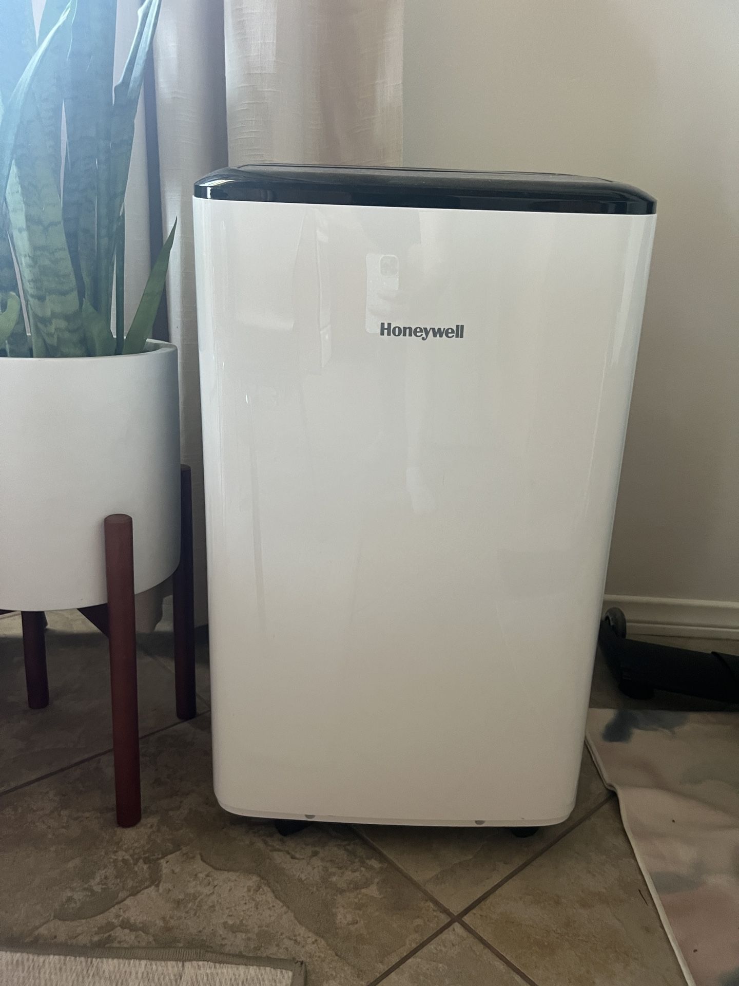 honeywell Portable air Conditioner model hf08ceswk