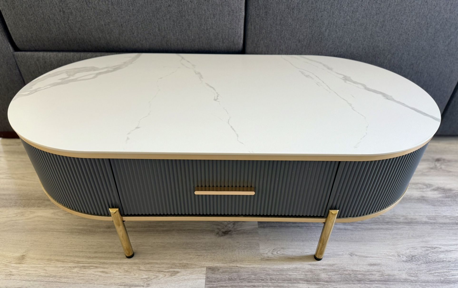 Coffee table (Like new)