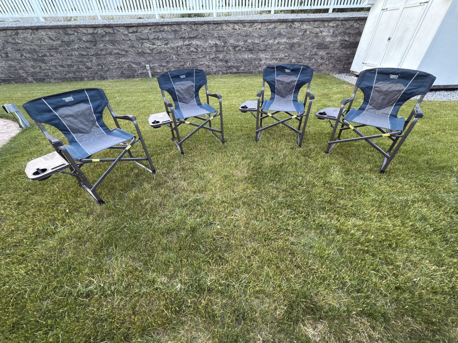 Set Of 4 Camping Chairs w/ Side table