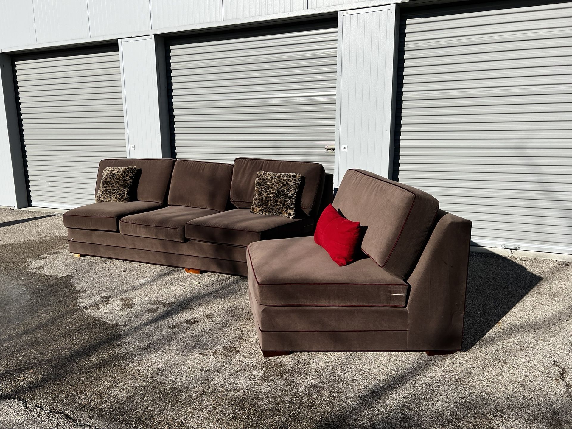 Beautiful Brown Large Vintage / Retro Couch & Chair Piece! ***Free Same-Day Delivery!***