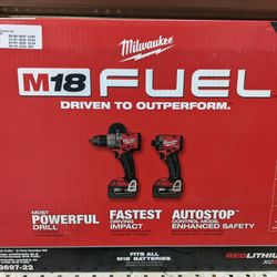 MILWAUKEE DRILL SET 