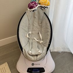 4moms MamaRoo Multi-Motion Baby Swing with Infant Insert