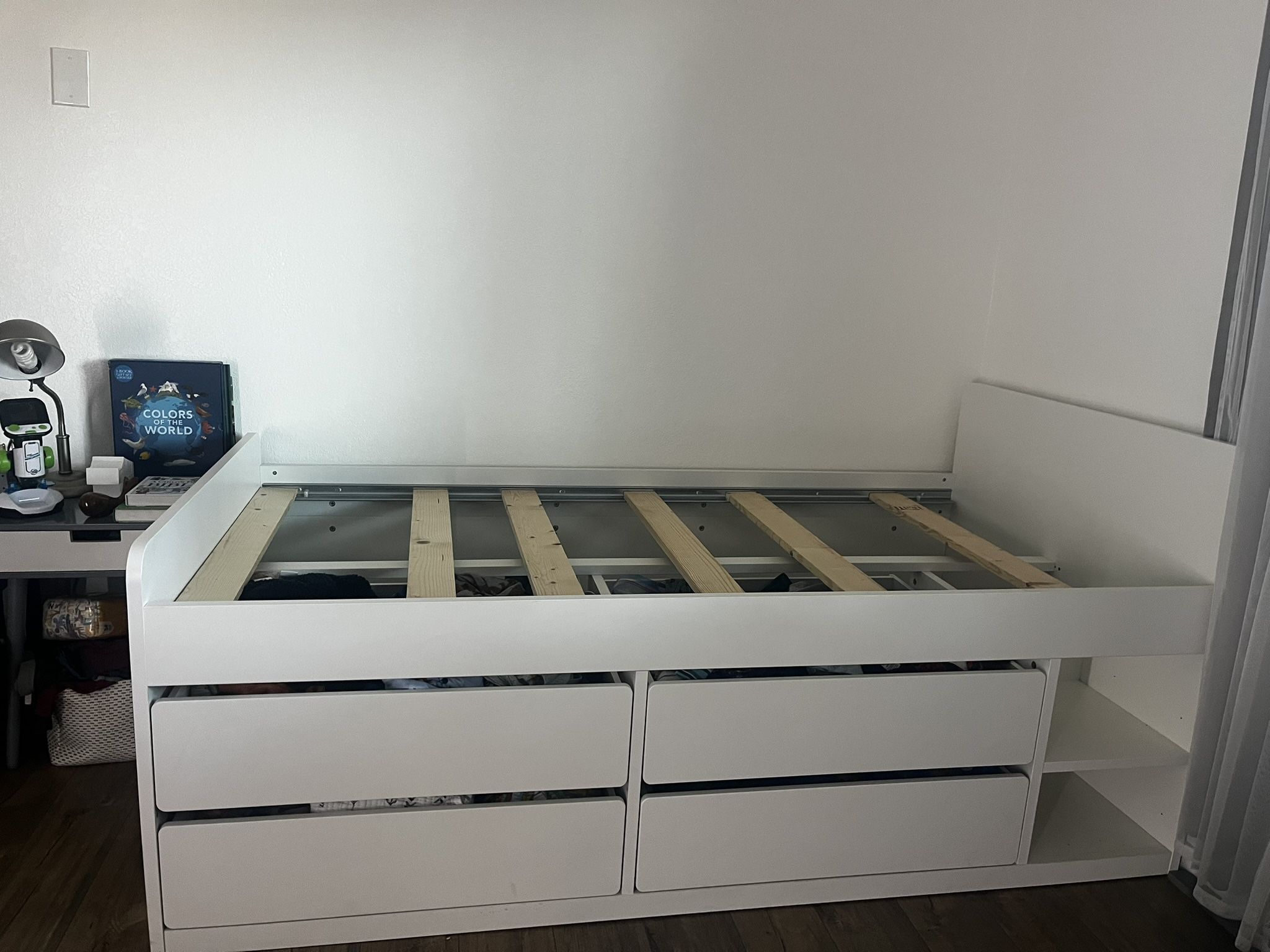 Twin Bed with Storage /4 Drawers