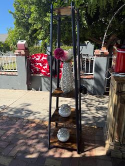 Coat hanger with shelf’s