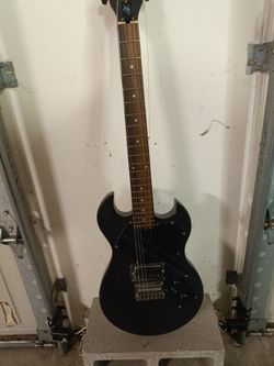 Beginner Guitar Bundle: First Act "222" Electric Guitar & Peavey Practice Amp