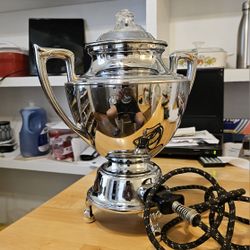 LANDERS FRARY & CLARK UNIVERSAL ELECTRIC PERCOLATOR FROM THE 20TH CENTURY (VINTAGE ANTIQUE)