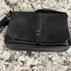 Fossil Black Leather Messenger Briefcase Crossbody Laptop Bag 15" X 10"