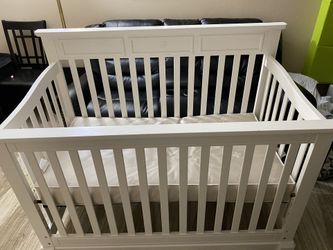 Convertible Baby Crib In A Very Good condition 