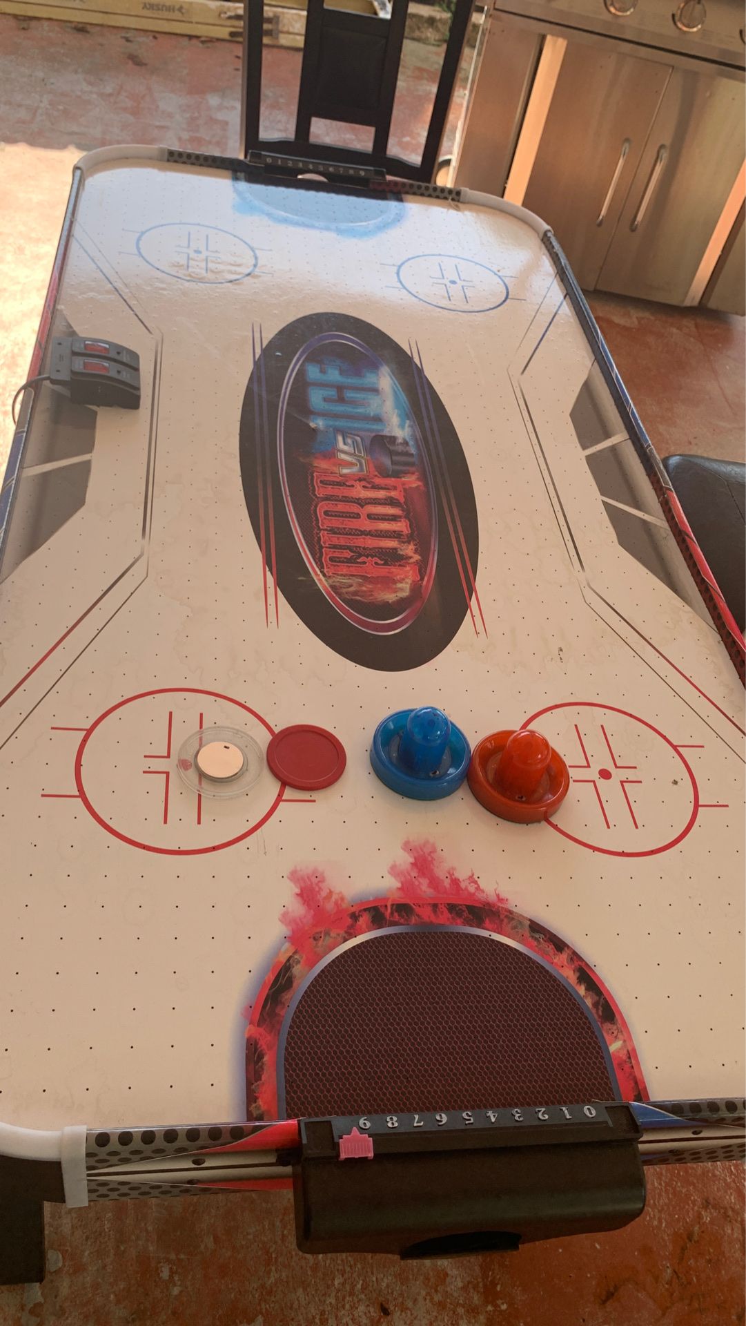 Air hockey table