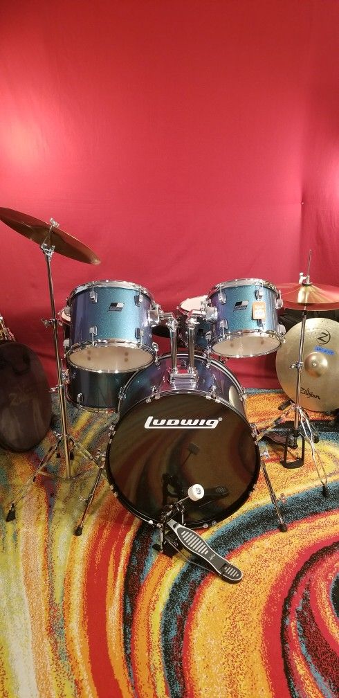 Drum Set Ludwig 5pc "New" Complete Set