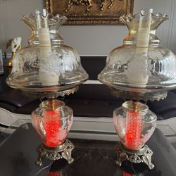 Two vintage table lamps from 1971, WMC hurricane lamps with ruffle iridescent amber glass and white