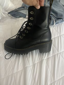 Women’s Doc Marten’s Size 8
