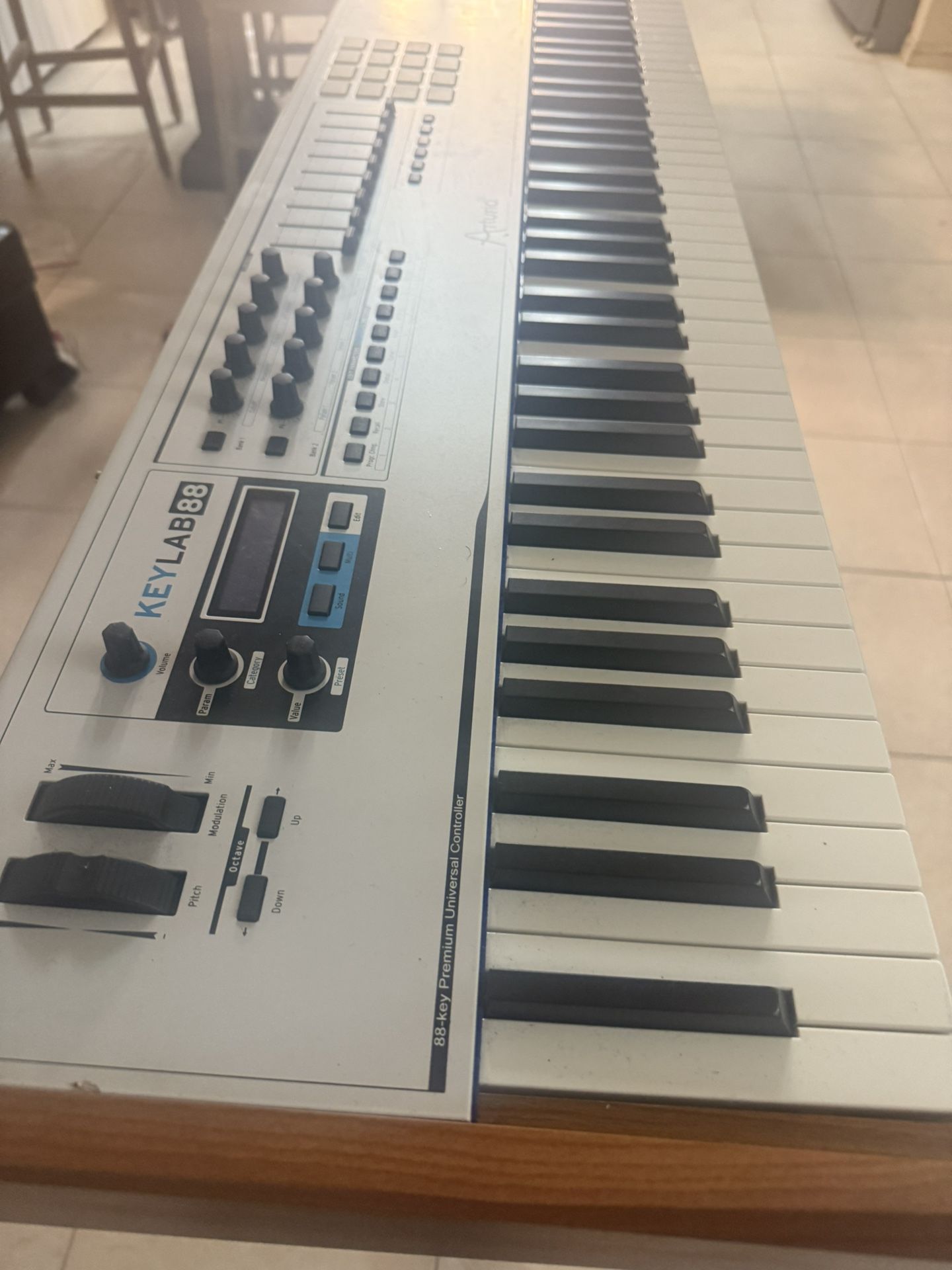 ARTURIA KEYLAB 88 MKII 88-KEY WEIGHTED KEYBOARD CONTROLLER