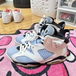 Air Jordan - UNC Retro 6 Size 7 