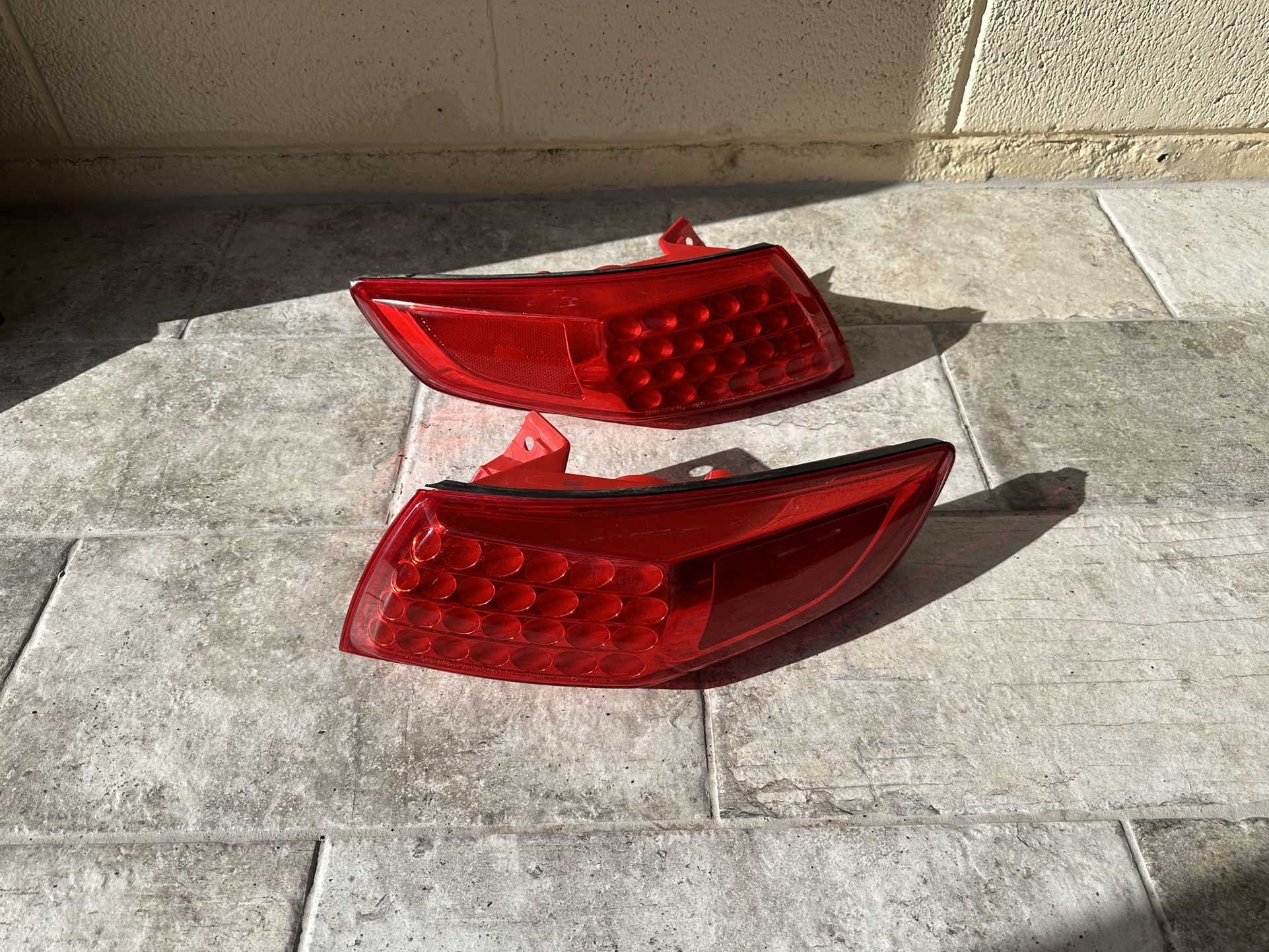 Infiniti FX35 Tail Light 2003 - 2008, Infiniti FX 35 Tailight, Infiniti FX45 Tail Light, rear light, OEM hook original Infiniti part