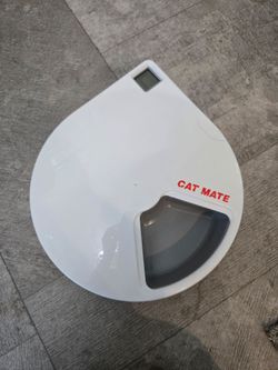 Cat Mate auto pet feeder