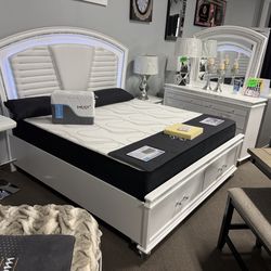 Gorgeous L.E.D Bedroom set! Easy financing! ❤️🎉😍