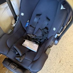 Nuna Car seat With Base
