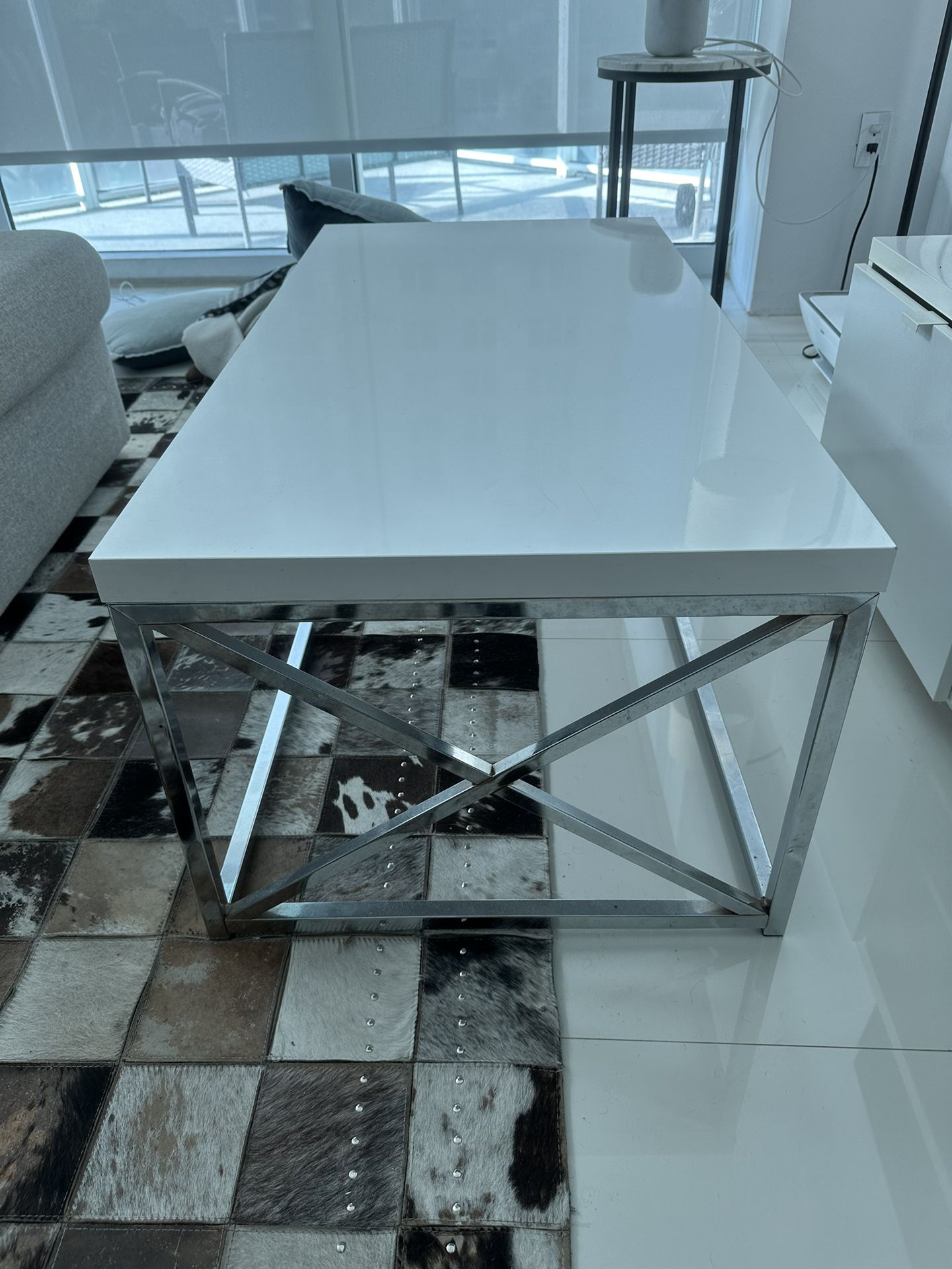 Glossy White Coffee Table 