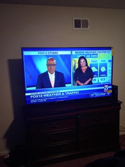 Like New 60 Inch Smart Roku TV 