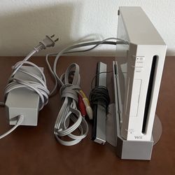 WiI Consoles, Game And Accessories 