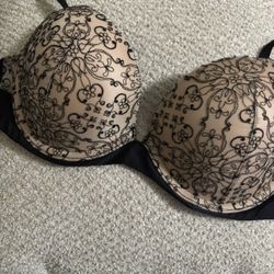 Victorias Secret Bra $ 25