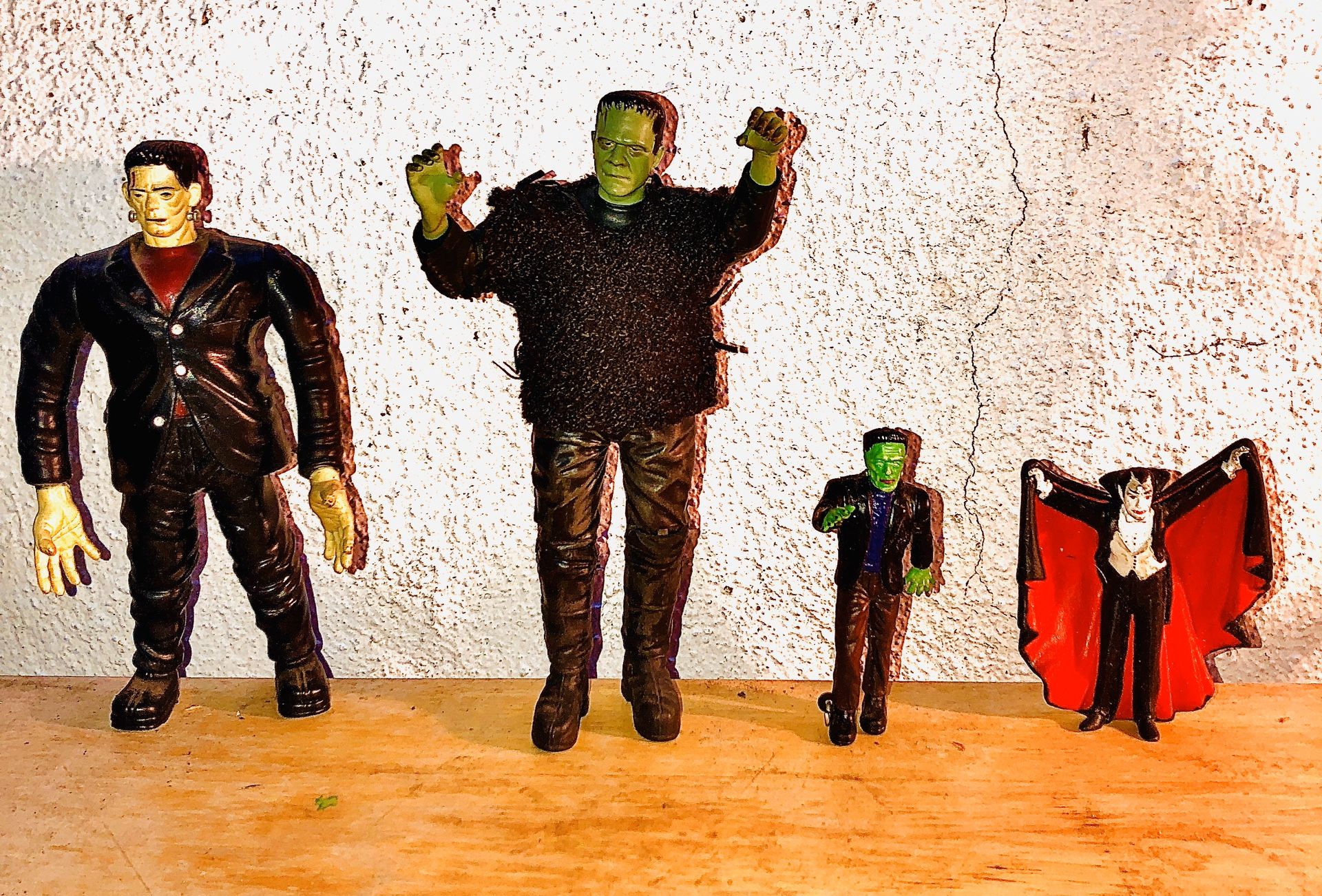 LOT OF VINTAGE MONSTER FIGURES