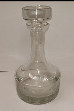 VINTAGE Krosno Poland large heavy tulip etched crystal decanter $20 FIRM
