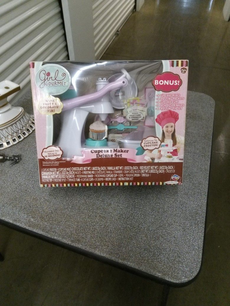 girl gourmet cupcake maker deluxe set