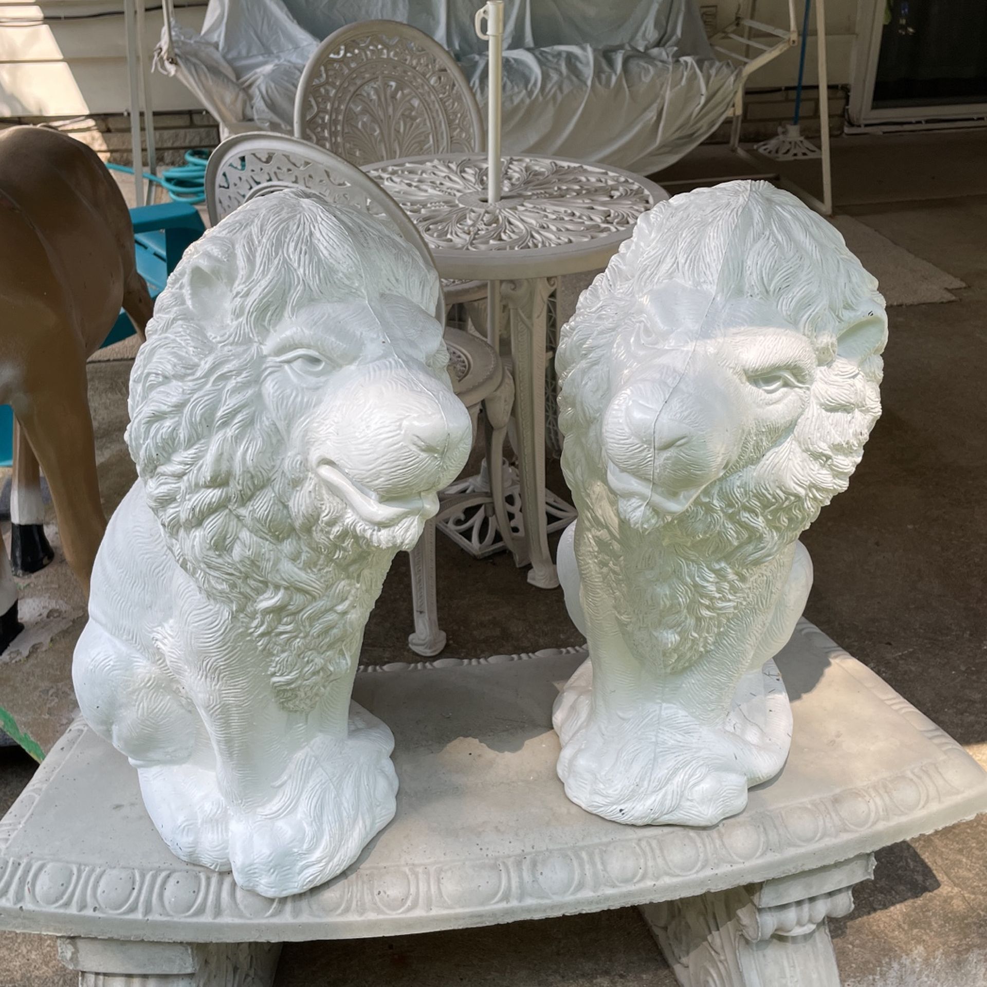 Lions Garden statute