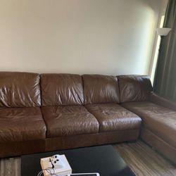 Italian Leather Couch : Was Over  $3,000 New and Only Owned for Less than 1 Year!
