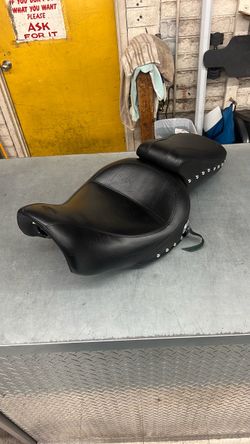 Mustang 75605 Original Studded Harley Davidson Dyna Motorcycle Seat