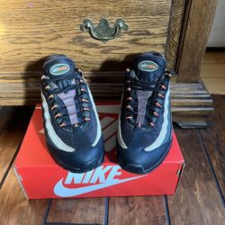 Nike Air Max   Size  10.5