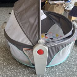 Fisher-Price Portable Bassinet On-The-Go Baby Dome