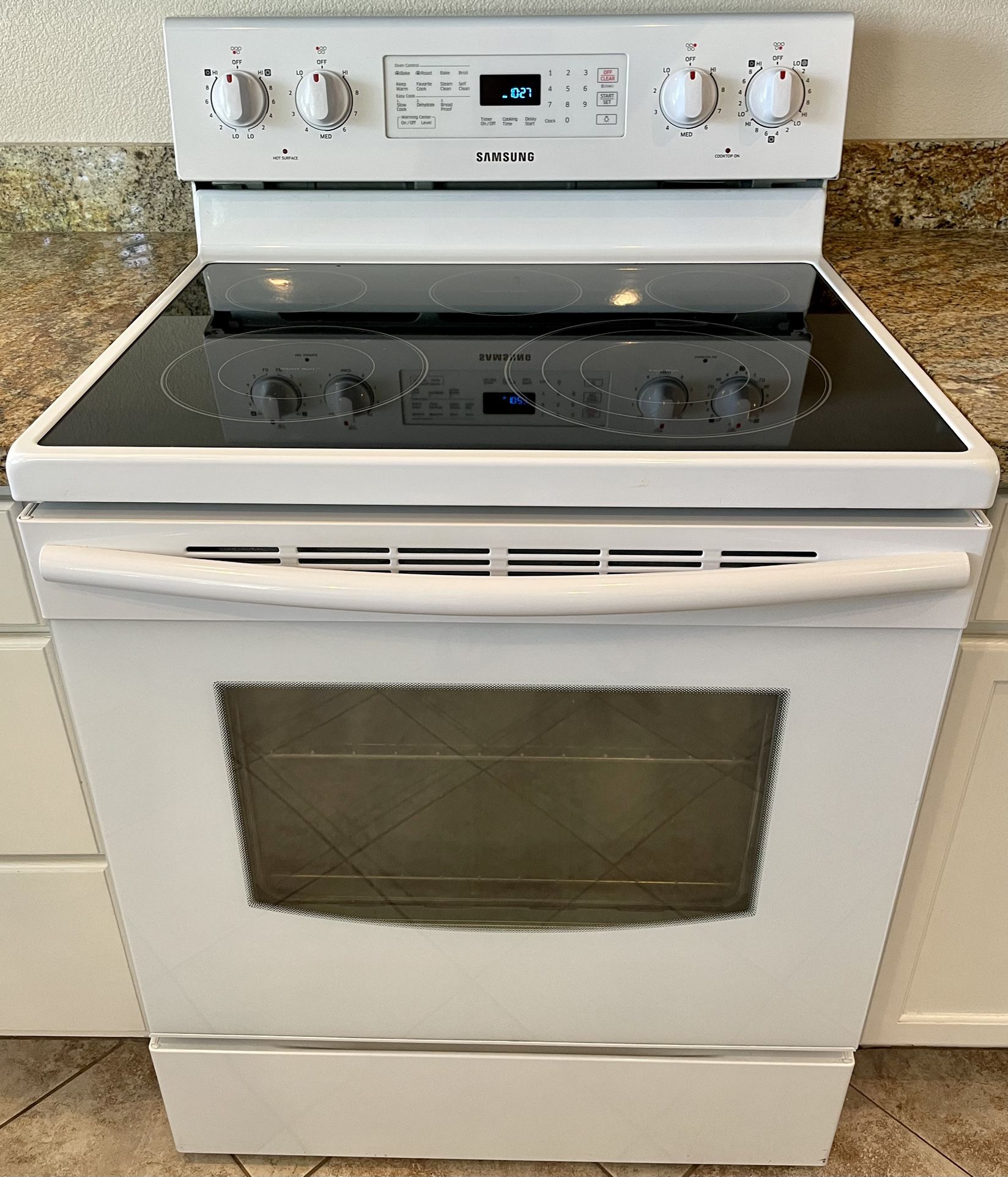 Samsung 30 in White 5 Burner Electric Range Stove Stovetop w/ 5.9 Cu Ft True Convection Oven