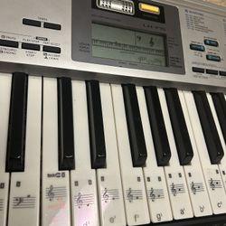 Casio Piano LK-175