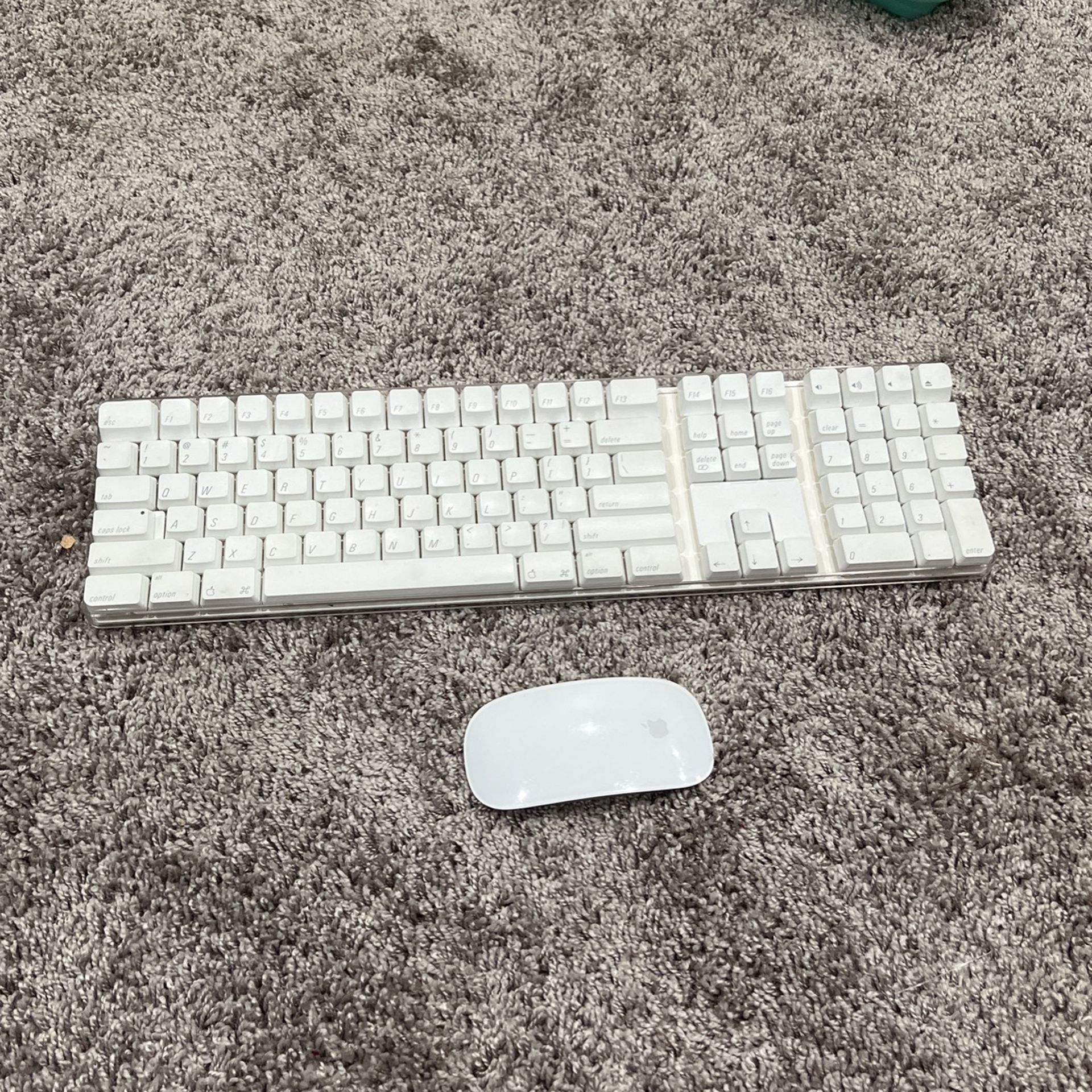 Apple Wireless Keyboard And Magic Mouse 🐁
