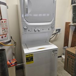 GE 27" Unitized Spacemaker with 3.8 cu. ft. Agitator Washer and 5.9 cu. ft. GAS Dryer Laundry Center