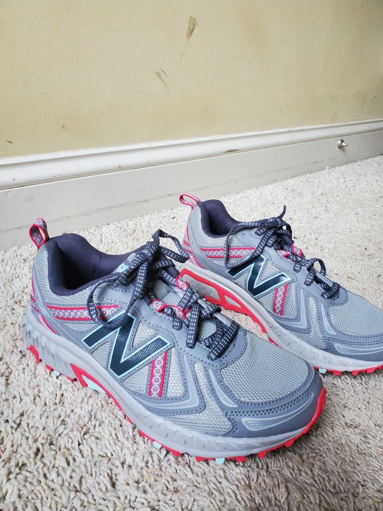 Women's New Balance tennis shoes