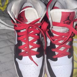 jordan 1 mid size 6 y need them gone asap gimme a offer