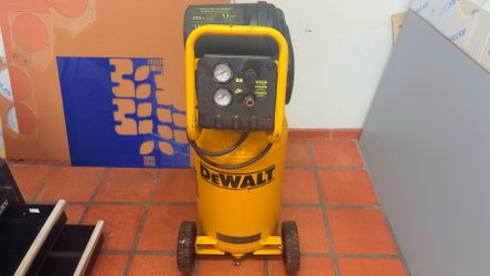 Air Compressor DEWALT