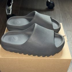 Yeezy slide grey