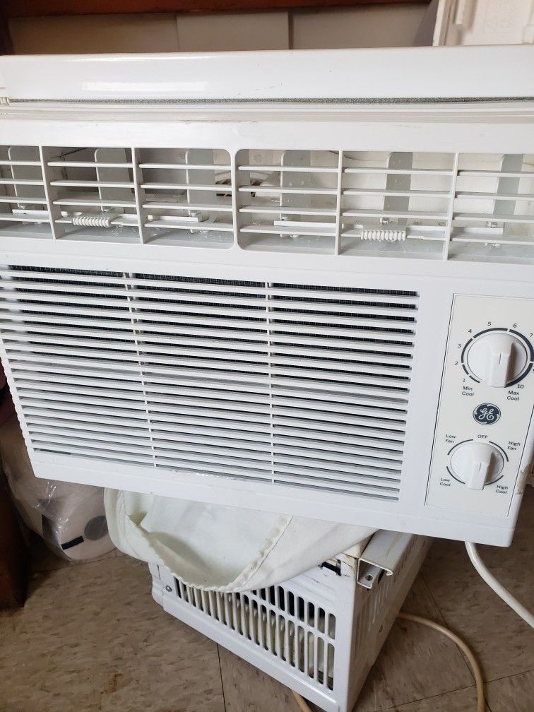 GE Air Conditioner 5050 Btu Almost New $89
