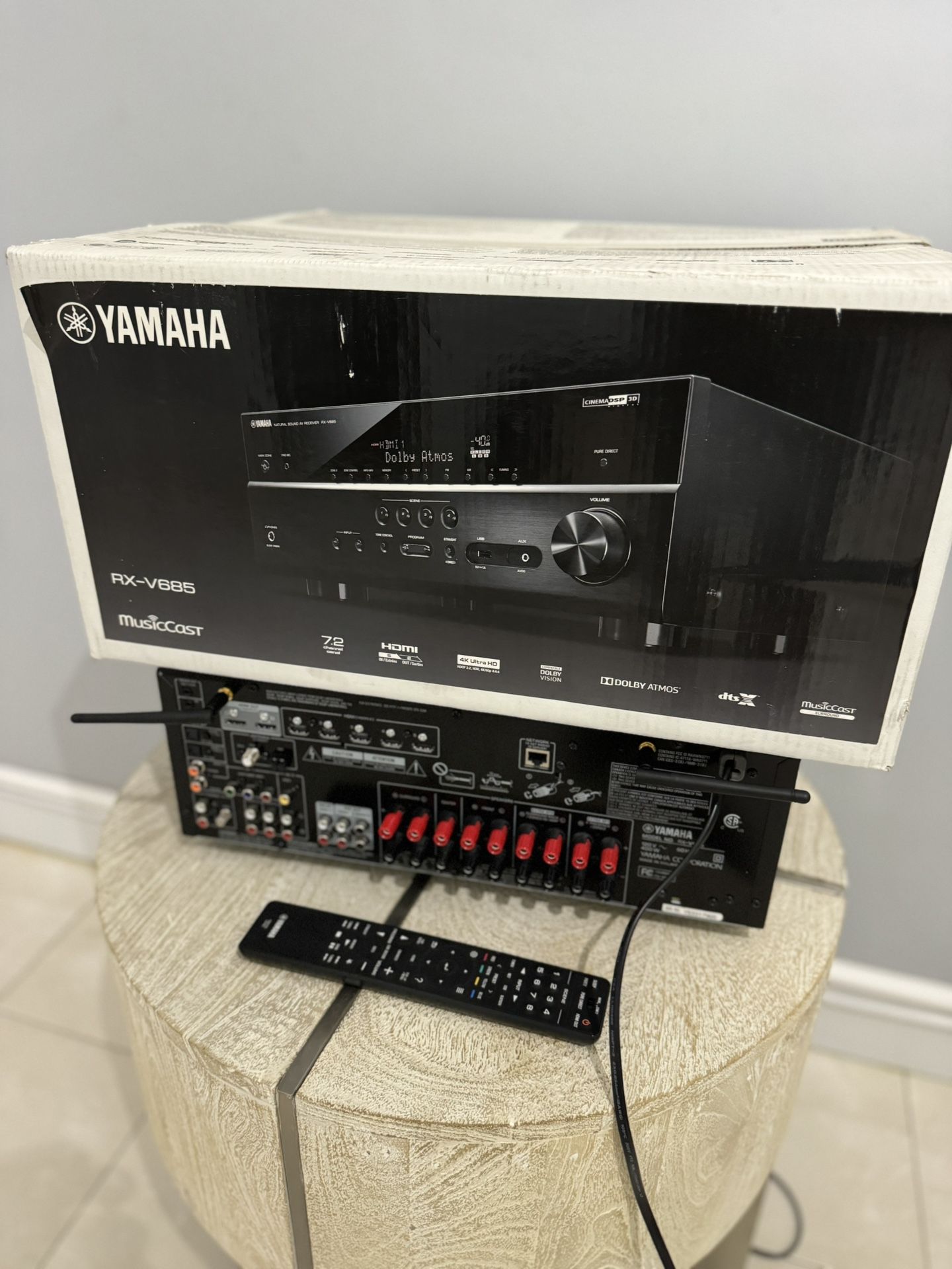 YAMAHA RX-V685 7.2-Channel AV Receiver **Like New**