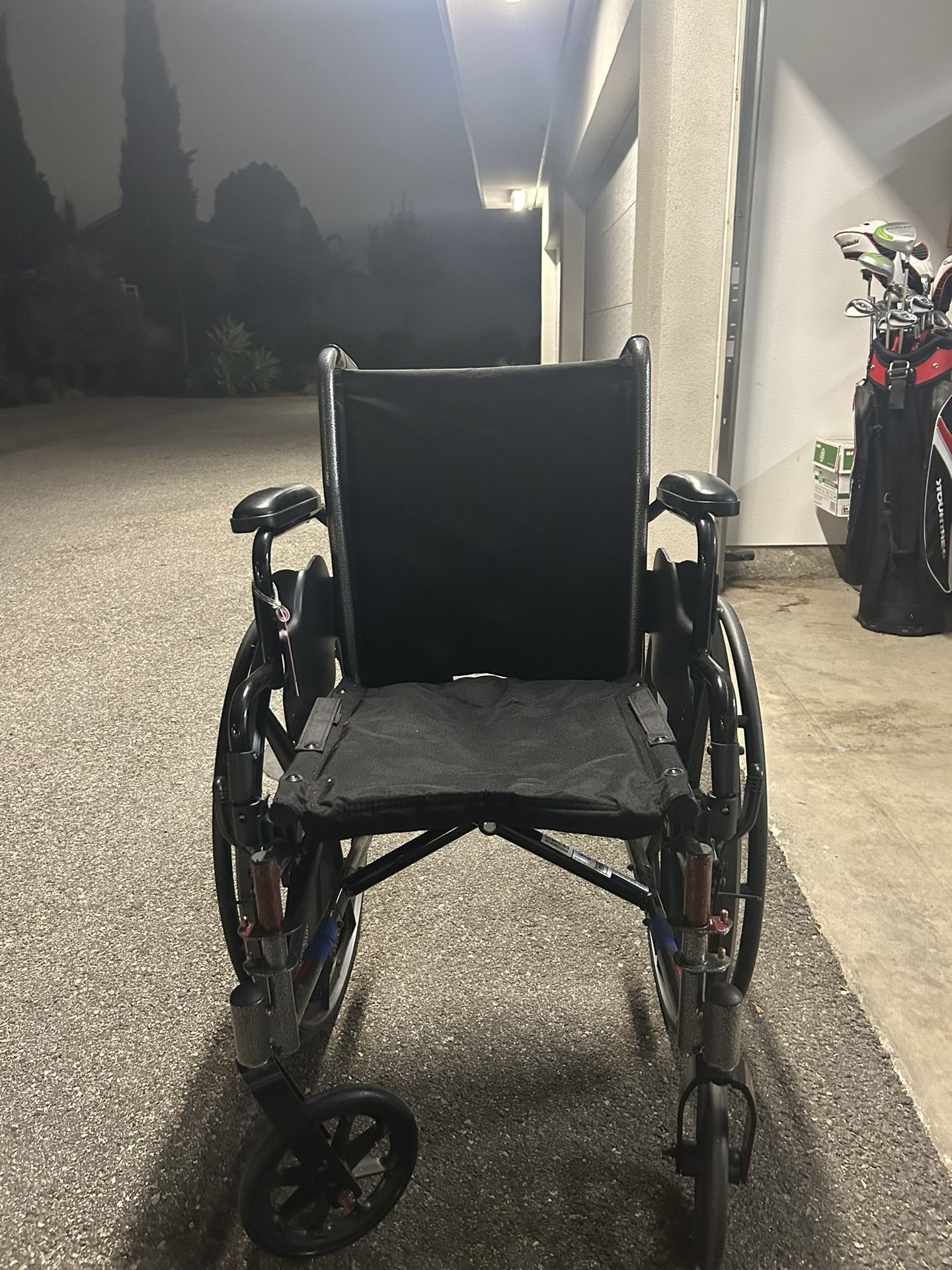 Drive Medical Silver Sport 1 Wheelchair with Full Arms and Swing Away
