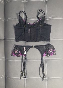 New Victoria Secret Set Bra Corset Large Garter Belt XL Pink Flowers Sheer  Lace. for Sale in Tucson, AZ