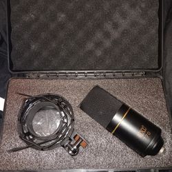 MXL 770 Condenser Microphone With Boom Arm And Protective Case