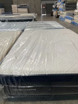 Queen Size Stearns & Foster Lux Estate Hybrid 