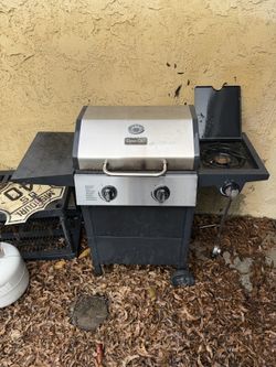 Dyna -  Glo Outside Grill 50$ OBO. Comes With Propane Tank!