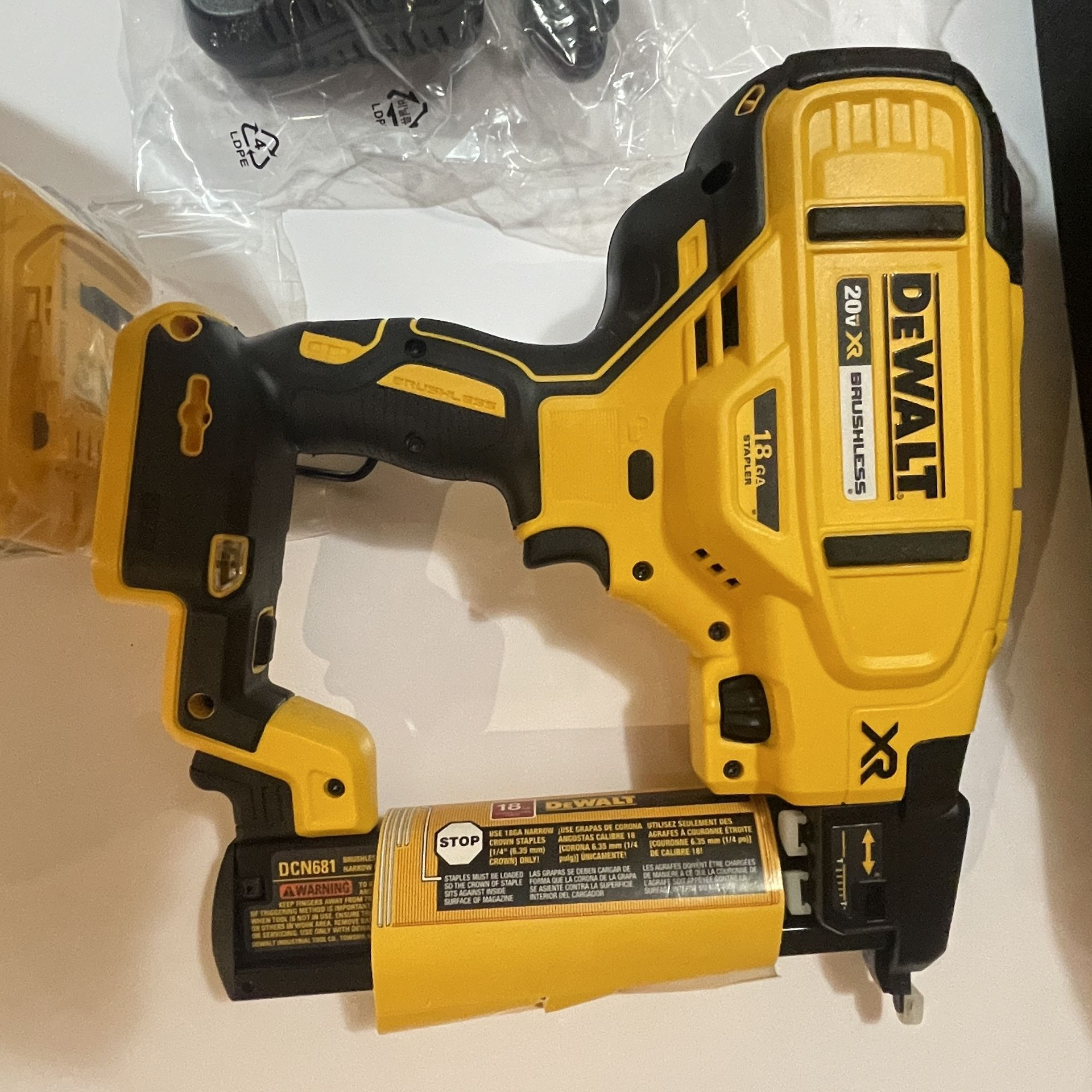 DEWALT 20V MAX XR Lithium-Ion Cordless 18-Gauge Narrow Crown Stapler (Tool Only)
